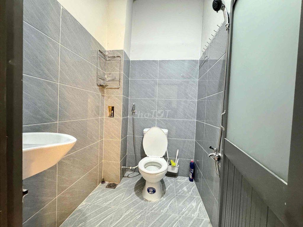 Cho Thuê Phòng Dịch Vụ Full Nội Thất Tách Bếp Có Cửa Sổ Trời
