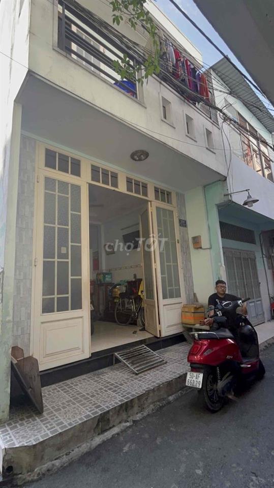 cần bán nhà vị trí Hoà Bình quận Tân Phú