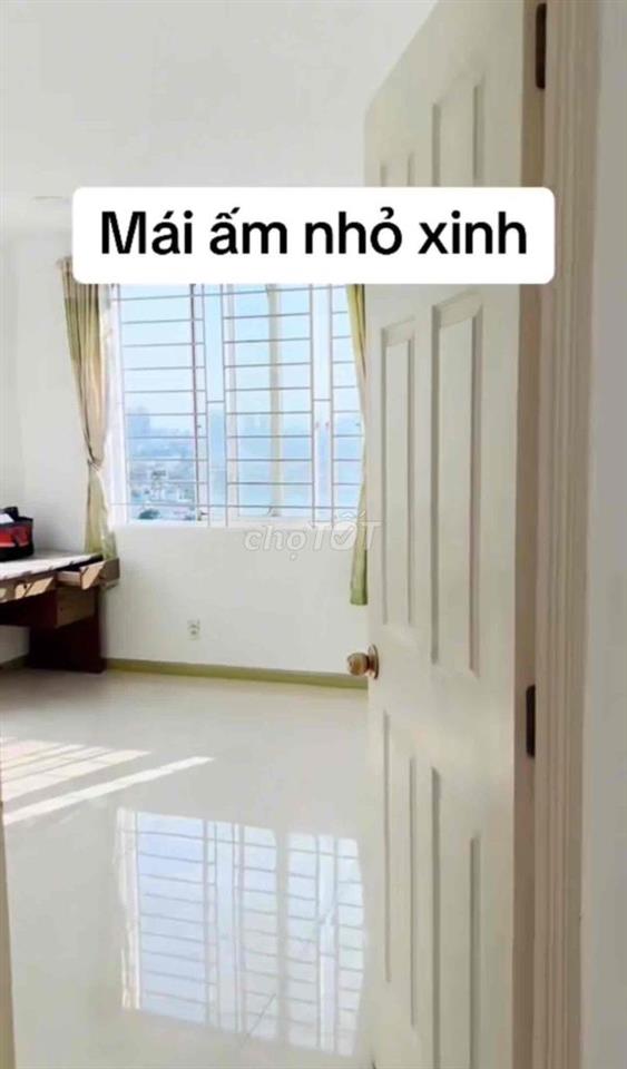 cc bán CH tầng 15 view landmark và xa lộ HN. CH 73m2 2pn 1wc