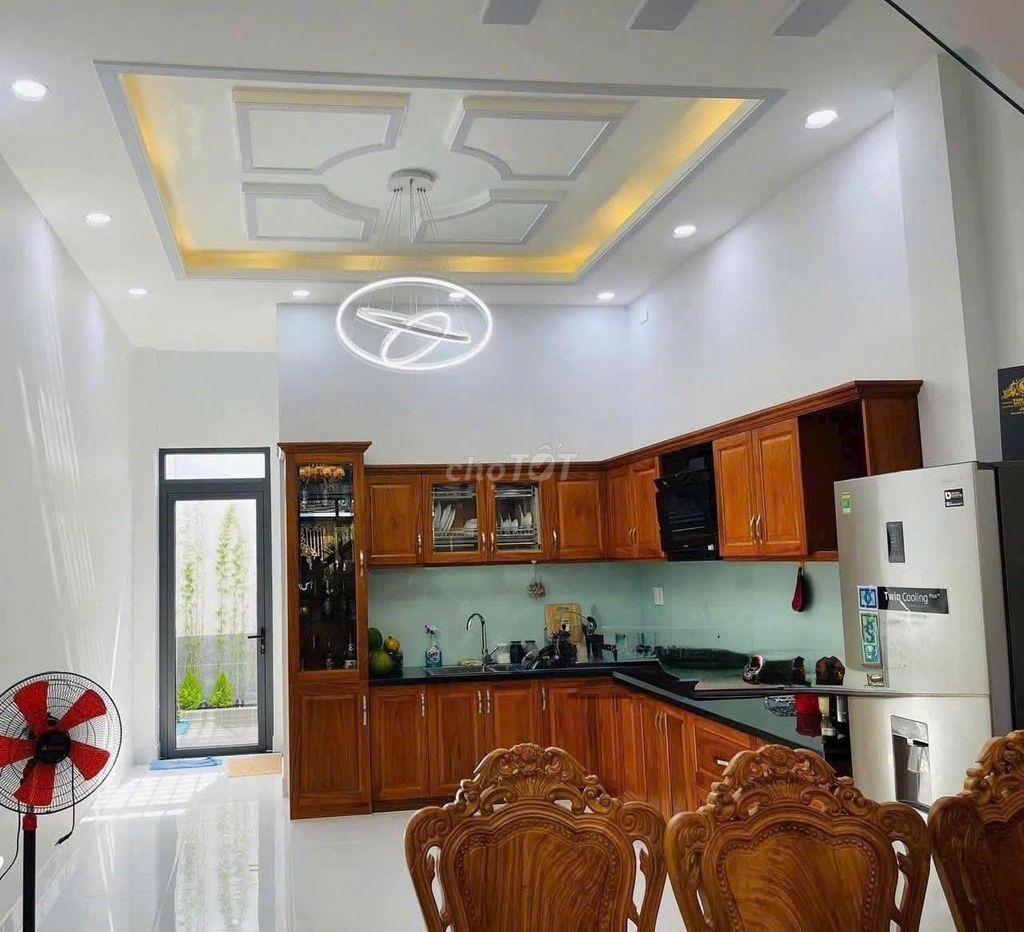 Bán nhà mặt tiền Đường 4 Linh Tây, 106m2, 3 tầng, nội thất cao cấp