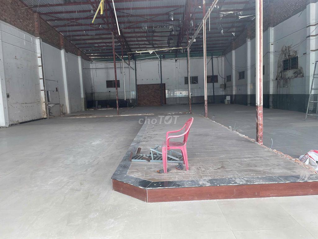 Cho thuê Mặt Bằng KD Ngay Ngã 3, DT :12 x 55m,