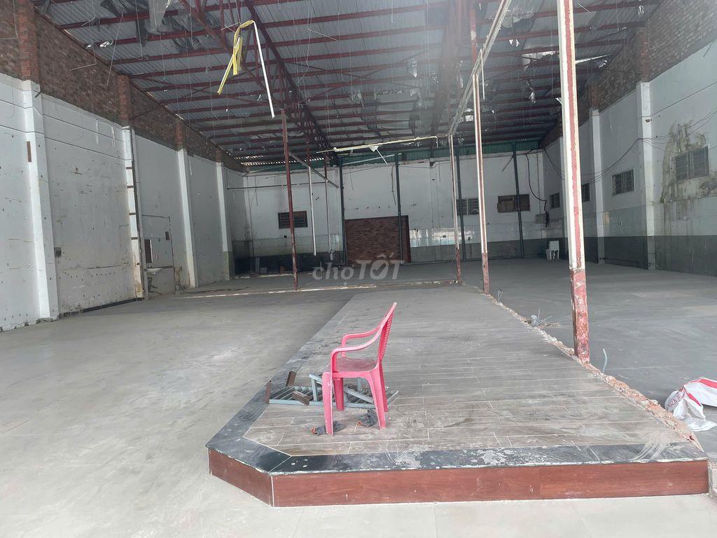 Cho thuê Mặt Bằng KD Ngay Ngã 3, DT :12 x 55m,