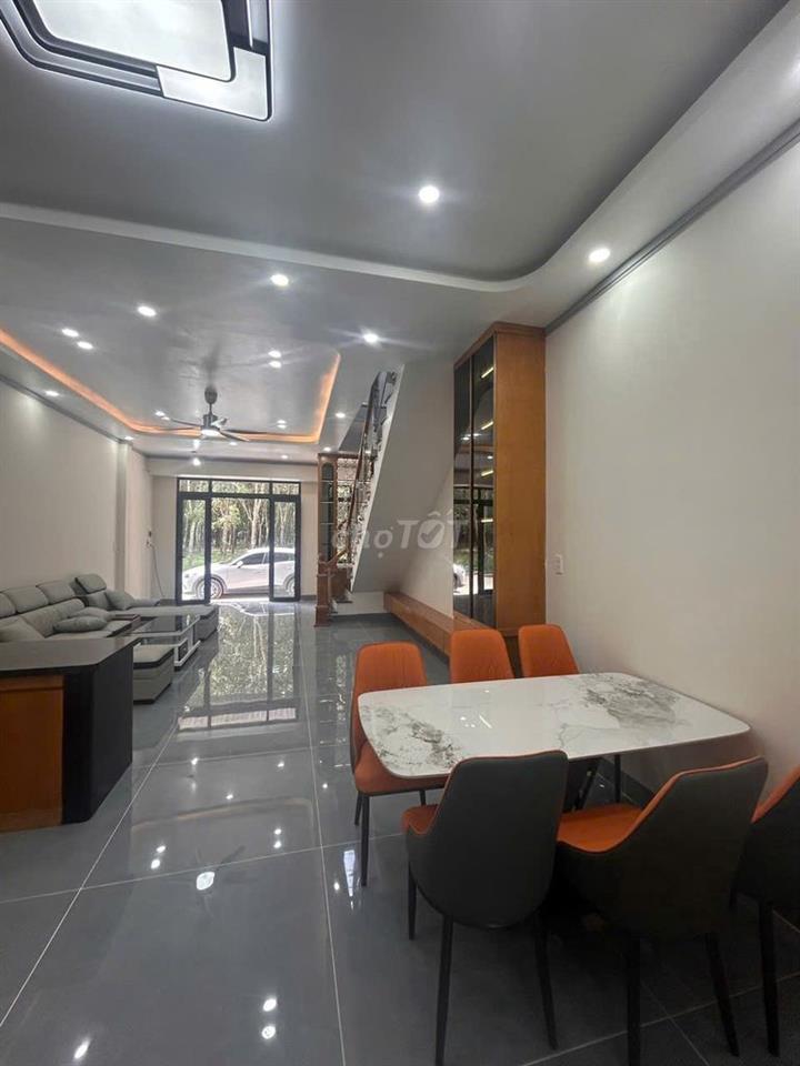 Nhà mới xây, nhà liền kề 