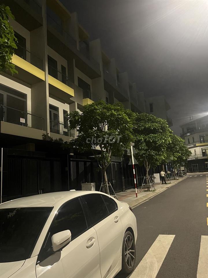 Cho Thuê Phòng Trọ Làng Đại Học - Nhà Phố Uni Valley chỉ từ 4,5tr