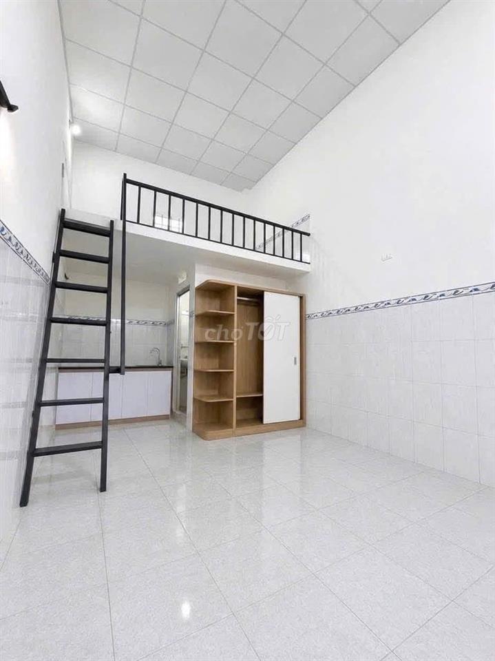 PHÒNG MỚI TINH GÁC BẾP MÁY LẠNH TỦ ÁO.....ngay Làng Đại Học