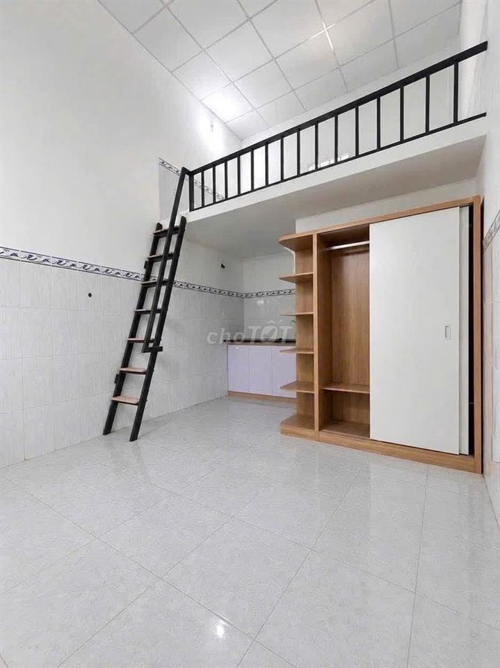 PHÒNG MỚI TINH GÁC BẾP MÁY LẠNH TỦ ÁO.....ngay Làng Đại Học