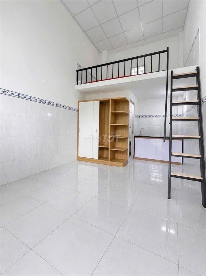 PHÒNG MỚI TINH GÁC BẾP MÁY LẠNH TỦ ÁO.....ngay Làng Đại Học