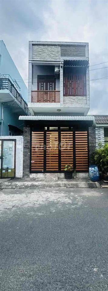 Bán nhà 1 trệt, 1 lầu và 5 phòng trọ