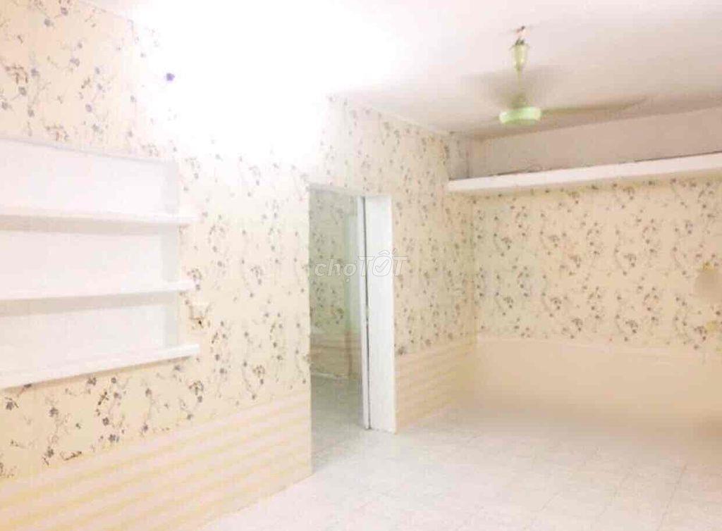 Cho thuê căn hộ tập thể tầng 1.Hoà Bình 7 phường Bạch Mai. Diện tích 6