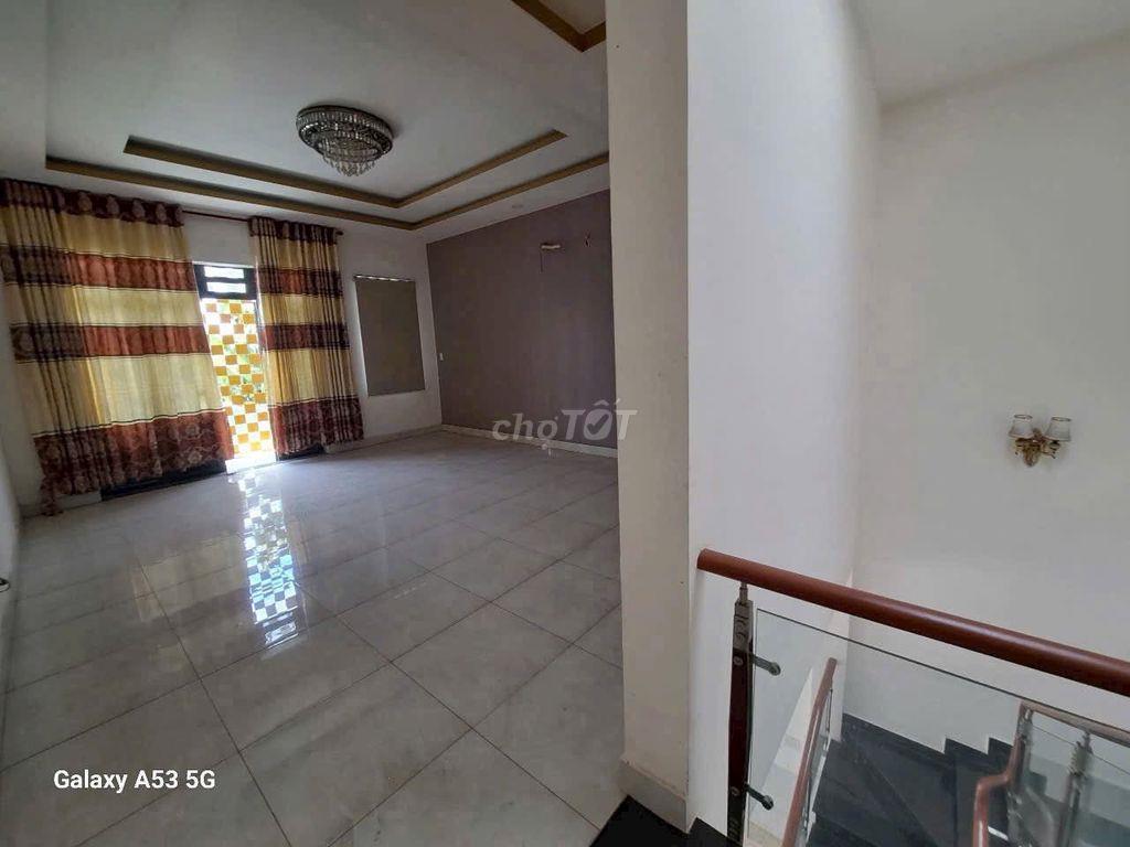 Cần bán nhà mặt tiền kinh doanh buôn bán 