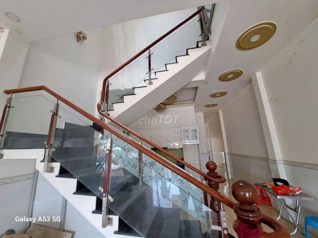Cần bán nhà mặt tiền kinh doanh buôn bán 