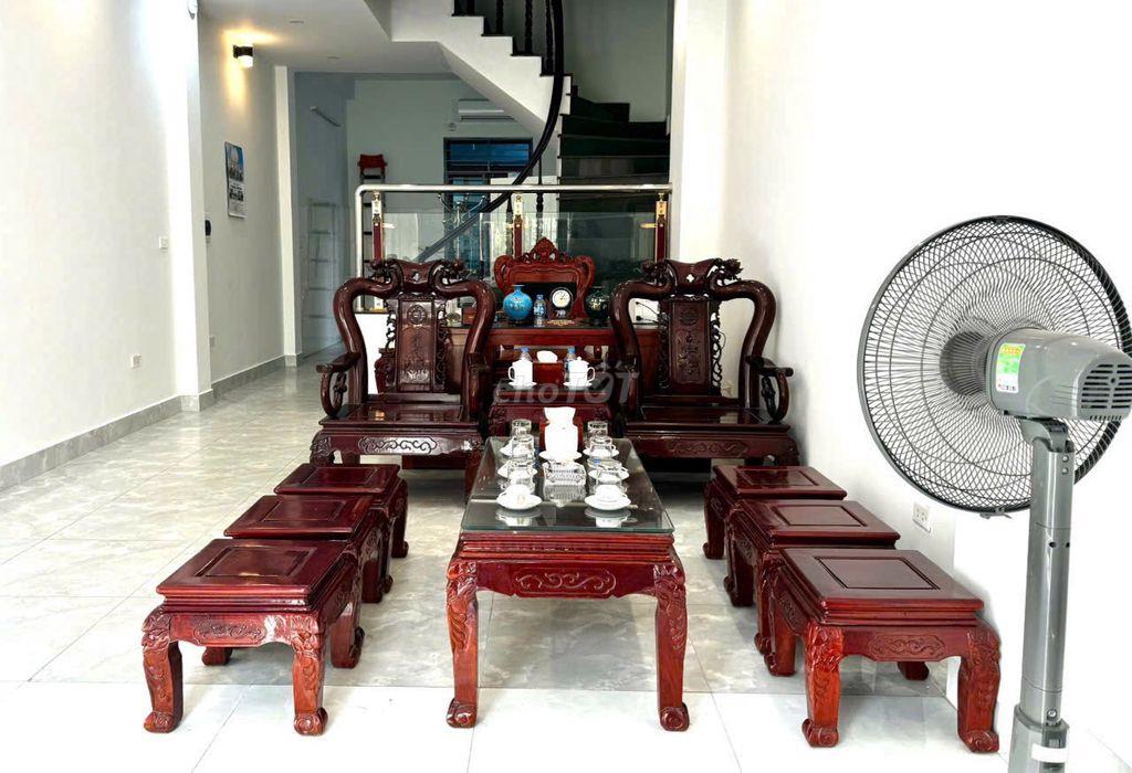 Cho thuê nhà 3 tầng