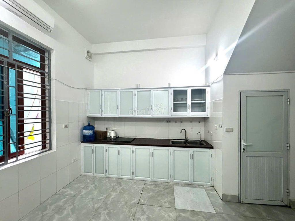 Cho thuê nhà 3 tầng
