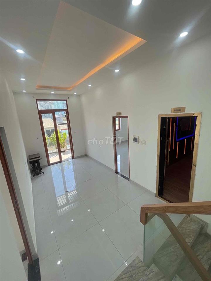 BÁN VILLA SÂN VƯỜN – GIÁ 8,9 TỶ  🌿 Diện tích: 260 m² – Full thổ cư 🚗 H