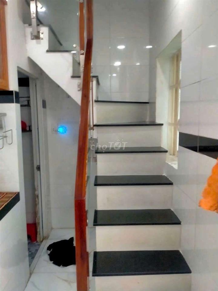 Bán căn nhà Hóc Môn 1 trệt 1 lầu giá hữu nghị