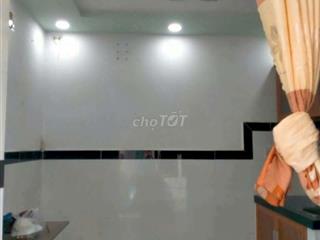 Bán căn nhà 1 trệt 1 lầu giá hữu nghị nằm ngay Hóc Môn