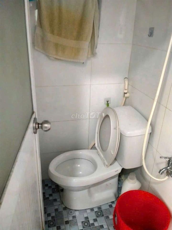 Bán căn nhà 1 trệt 1 lầu giá hữu nghị nằm ngay Hóc Môn