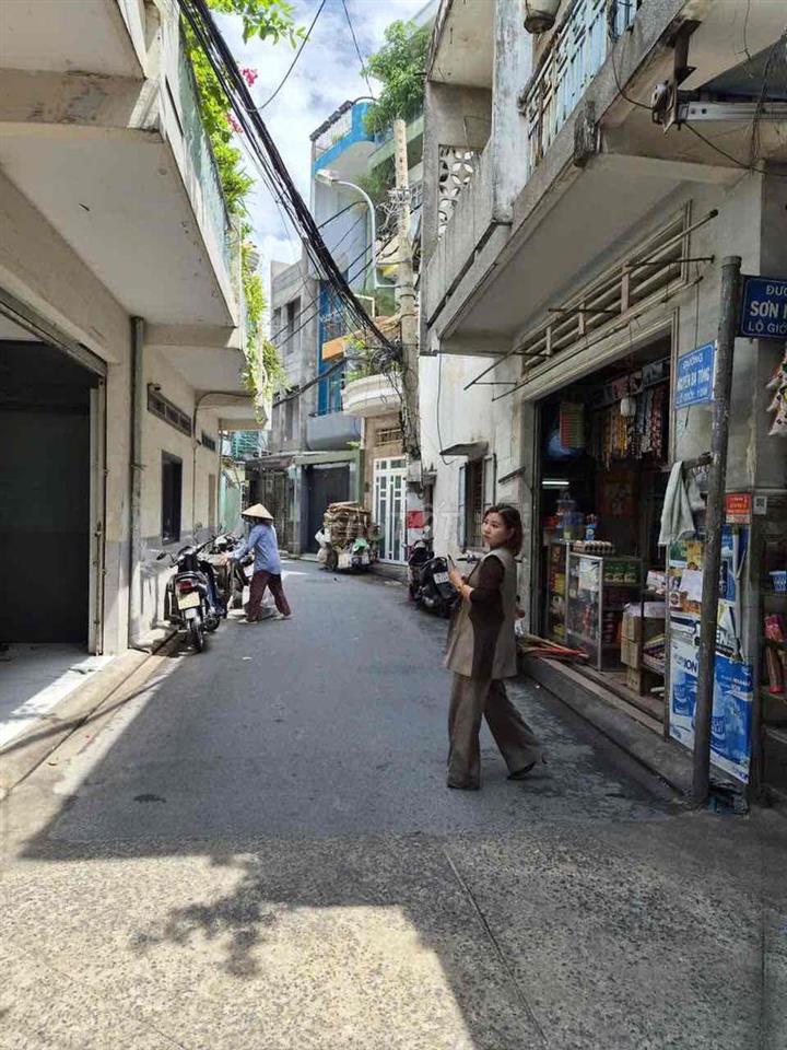 Bán nhà chính chủ, gần chợ Bà Hoa Tân Bình