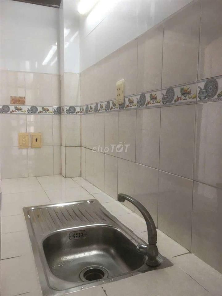 CHO THUÊ PHÒNG MỚI ĐẸP TRONG BIỆT THỰ, XE HƠI VÀO TẬN CỬA, GIỜ TỰ DO