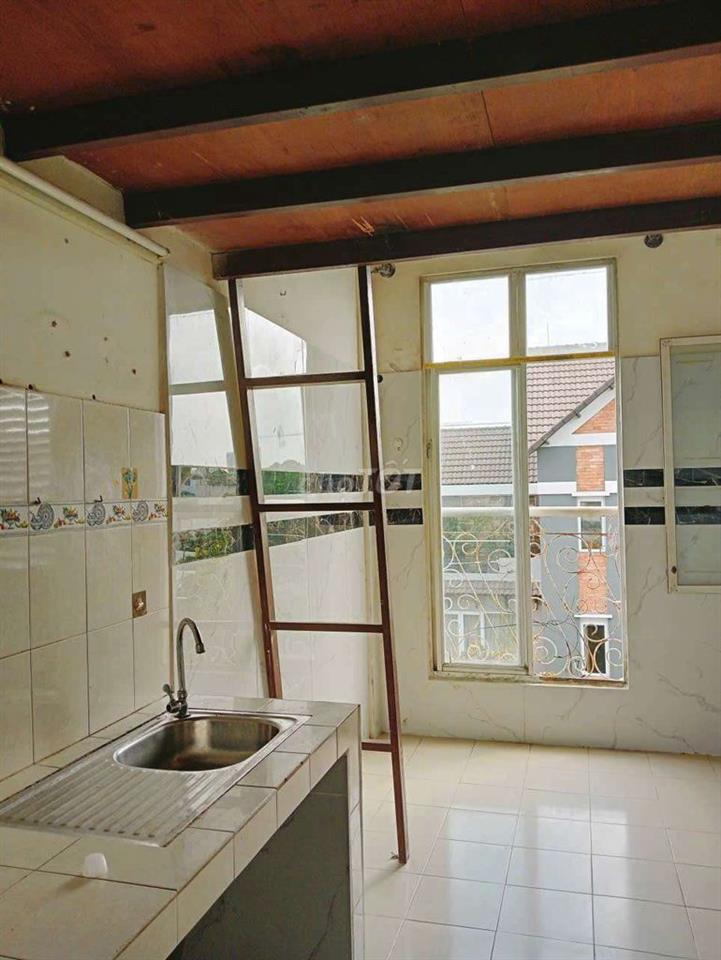 CHO THUÊ PHÒNG MỚI ĐẸP TRONG BIỆT THỰ, XE HƠI VÀO TẬN CỬA, GIỜ TỰ DO