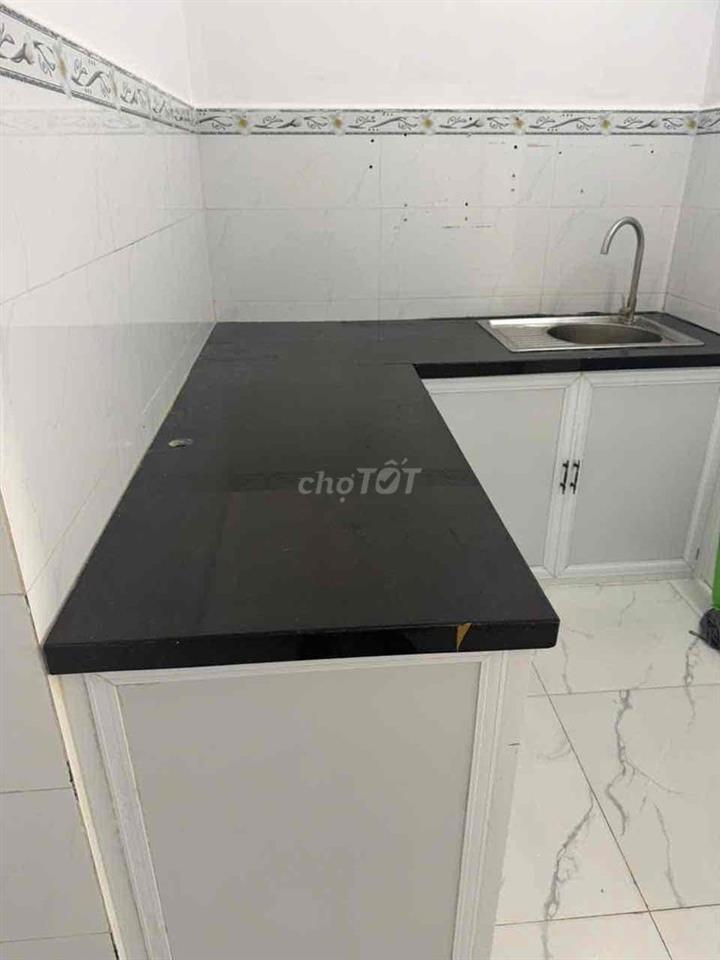 cần cho thuê nhà nguyên căng hẻm xe hơi cách đường huỳnh tan phát 200m