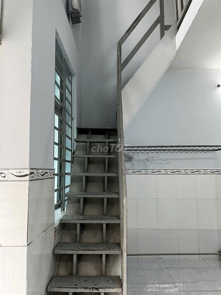 Nhà gần chợ Hóc Môn  gác đúc, khu dân cư đông đúc