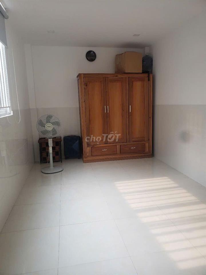 Cho thuê nhà nguyên căn Nguyễn Phi Khanh, Q.1 - 3 tầng, đủ nội thất