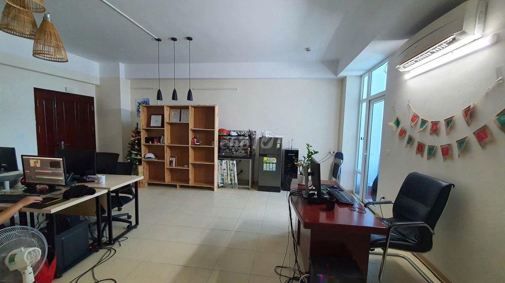 • Chính chủ muốn cho thuê căn hộ 95 m2 2 phòng ngủ (Cộng)