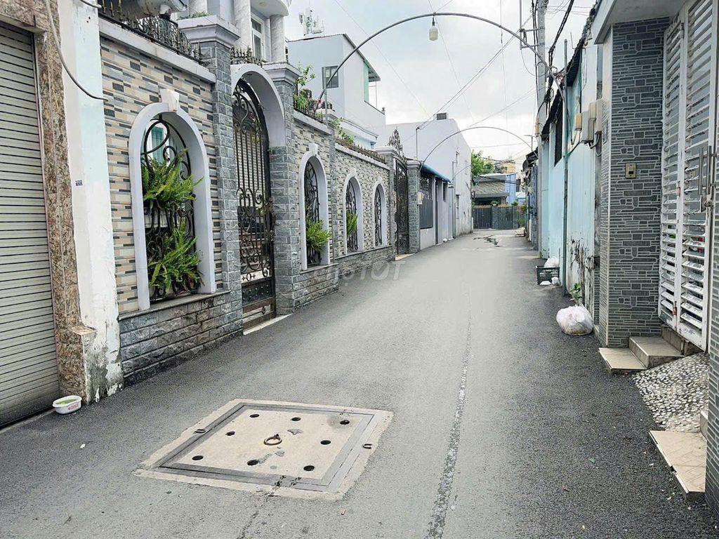Nhà xây dựng kiên cố, 1 trệt 1 lầu, hai mặt tiền đường nhựa