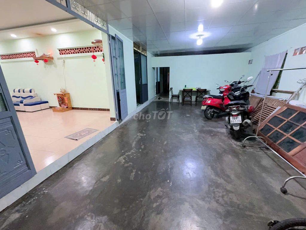 Nhà xây dựng kiên cố, 1 trệt 1 lầu, hai mặt tiền đường nhựa