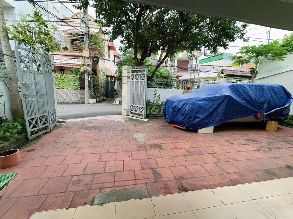 Nhà xây dựng kiên cố, 1 trệt 1 lầu, hai mặt tiền đường nhựa