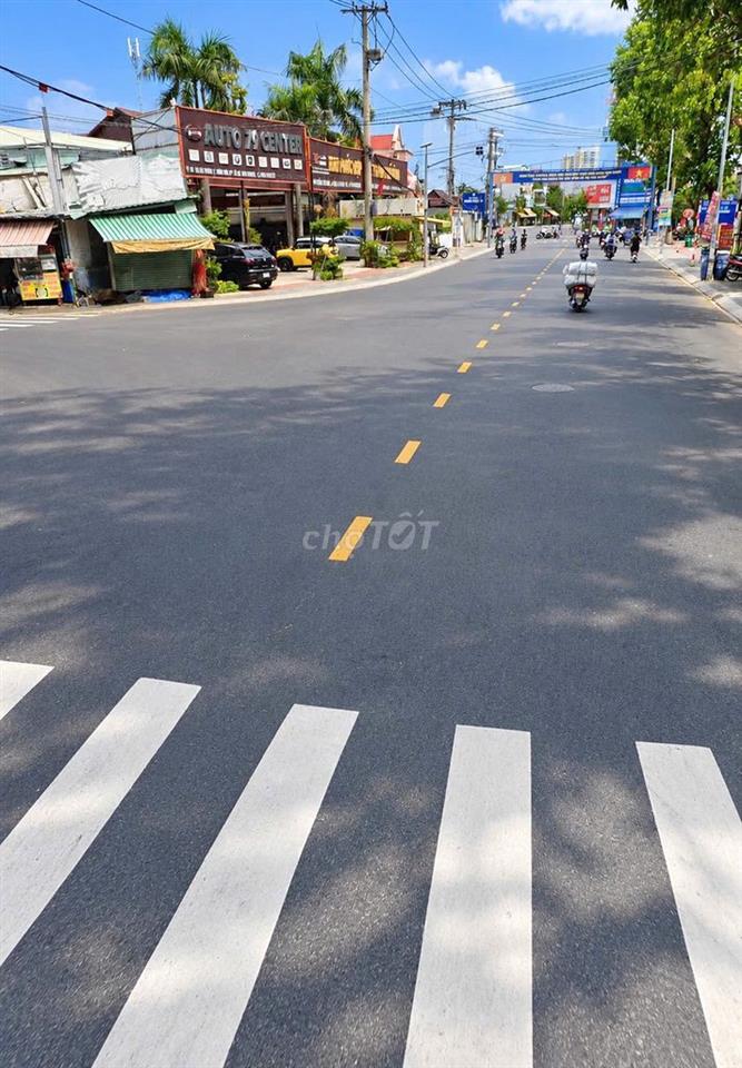 Bán nhà mặt tiền Dĩ An - Vị trí kinh doanh sầm uất giá 9.8 tỷ