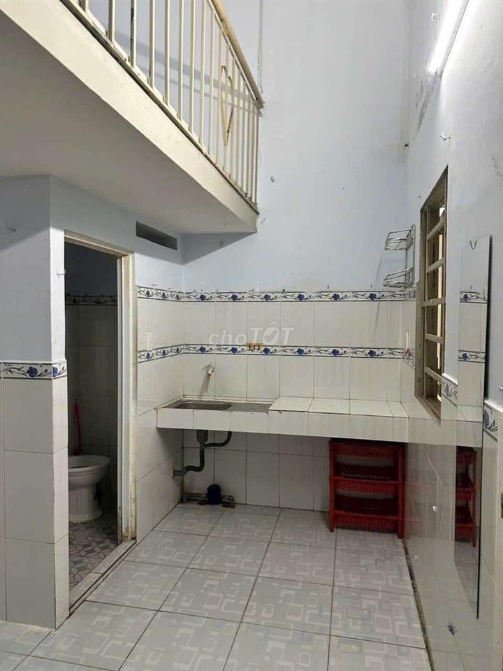 bán nhà 1 trêt 1 lâu có 10 phòng cho thuê