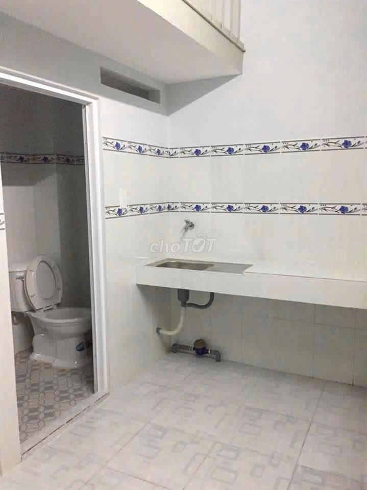 bán nhà 1 trêt 1 lâu có 10 phòng cho thuê