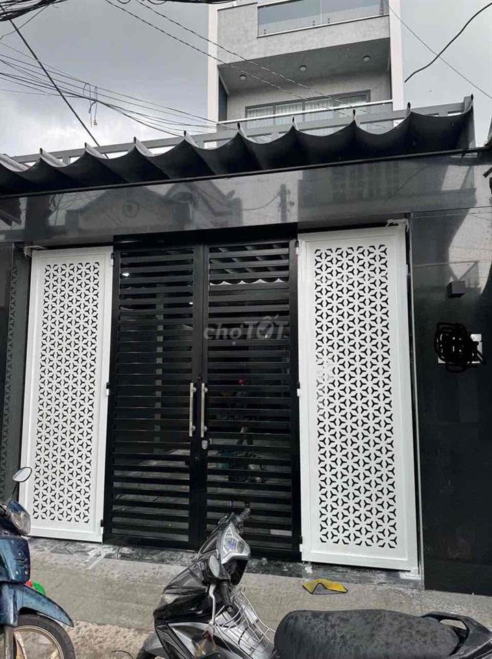 Bán Nhà Mới Xây rộng 200m2,có thang máy,giá 23,5tỷ