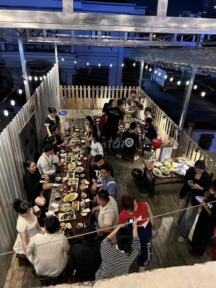 sang full quán đang hoạt động tốt