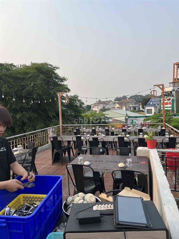 sang full quán đang hoạt động tốt