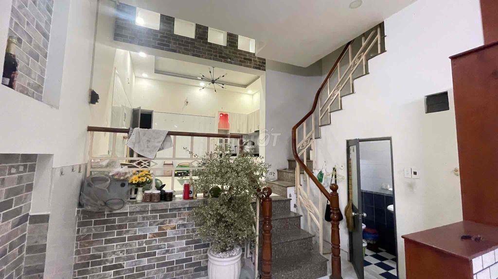 Ngang 5m dài 14m trước Nhà 5m cách Mt 30m