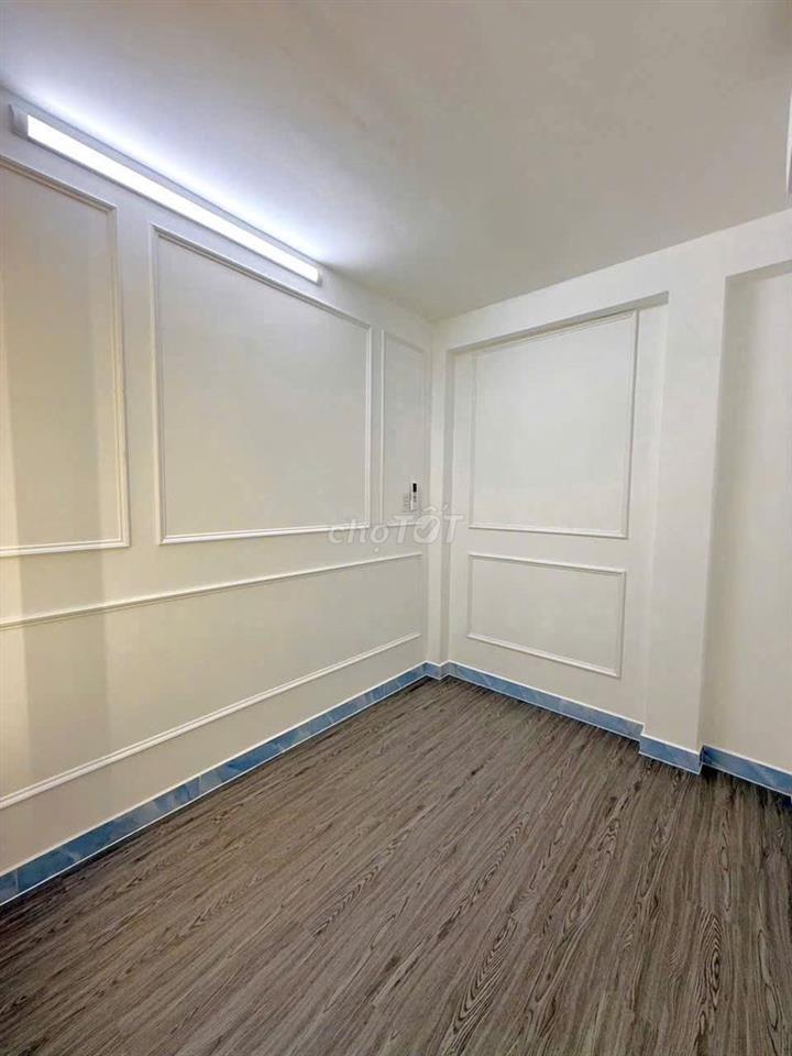 NHÀ VỊ TRÍ CỰC TỐT ĐƯỜNG HUỲNH TẤN PHÁT, P. PHÚ THUẬN GIÁ 9 TRIỆU.