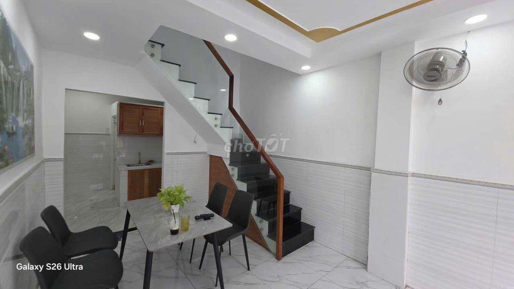 bán nhà hẻm xe hơi,Đường Huỳnh Văn Chính.1 trệt 2 lầu,4 PN