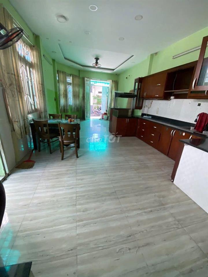 Pass phòng ngủ lớn trong nhà nguyên căn 