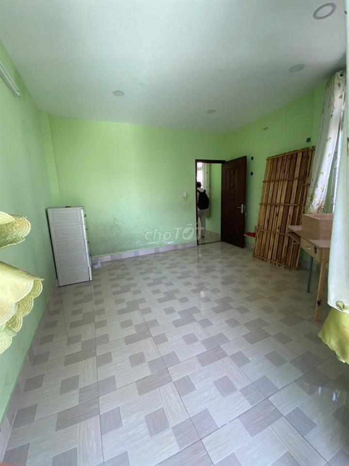 Pass phòng ngủ lớn trong nhà nguyên căn 