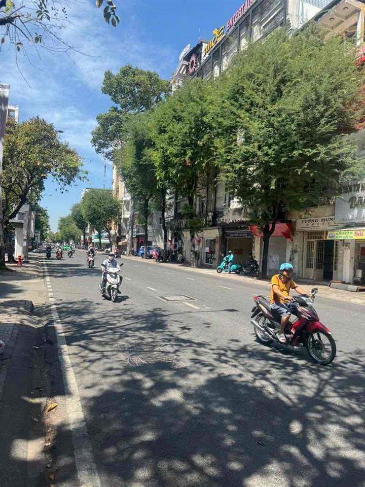 NHÀ CẦN BÁN Ở MẶT TIỀN NGUYỄN TRÃI DTSD 74m2. GIÁ LÀ 25 TỈ CÓ TL