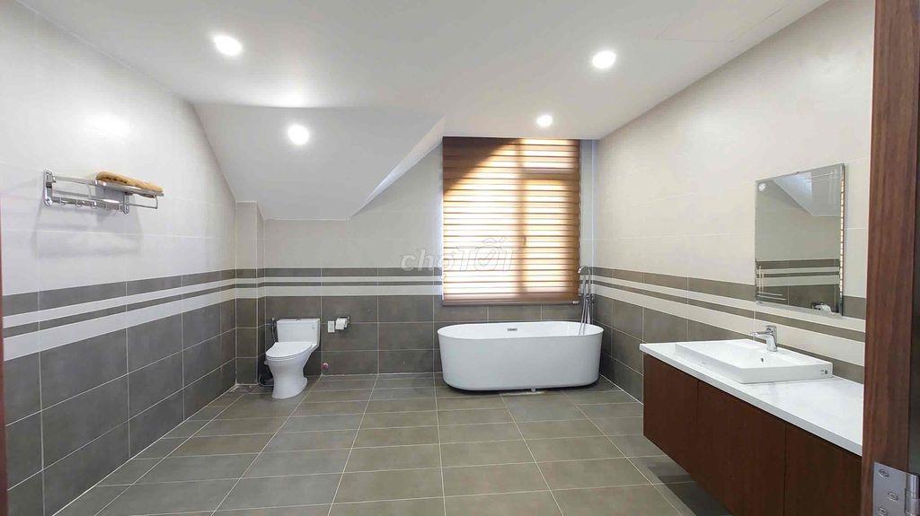 CHÍNH CHỦ GỬI BÁN CĂN VILLA ĐẲNG CẤP  KHU ROYALL VILLA MĂNG LIN, P7, L