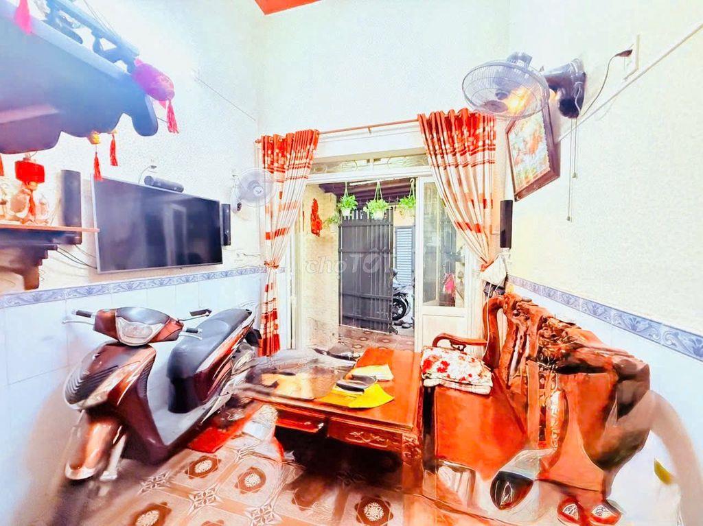 CHÍNH CHỦ NHỈNH 4 TỶ BÁN NHÀ MẶT TIỀN  4 TẦNG  NGUYỄN VĂN LƯỢNG