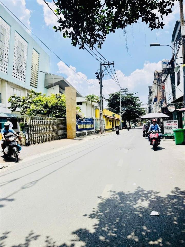 CHÍNH CHỦ NHỈNH 4 TỶ BÁN NHÀ MẶT TIỀN  4 TẦNG  NGUYỄN VĂN LƯỢNG