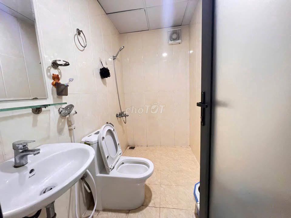 Chung cư Hoa Sen, 262 Lạc Long Quân cần cho thuê căn 2Pn giá chỉ 12tr5