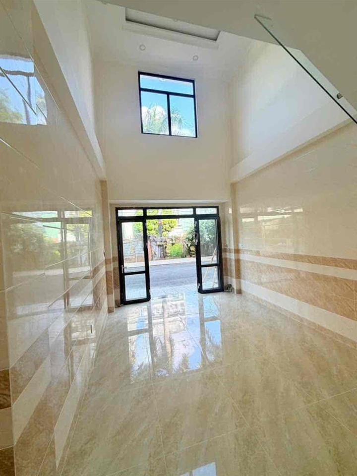 Cho thuê nhà mới 3lầu gần Vạn Phúc
