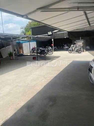 Đất mặt tiền đường nội bộ xe container vào có sẵn 250m2 nhà tiền chế