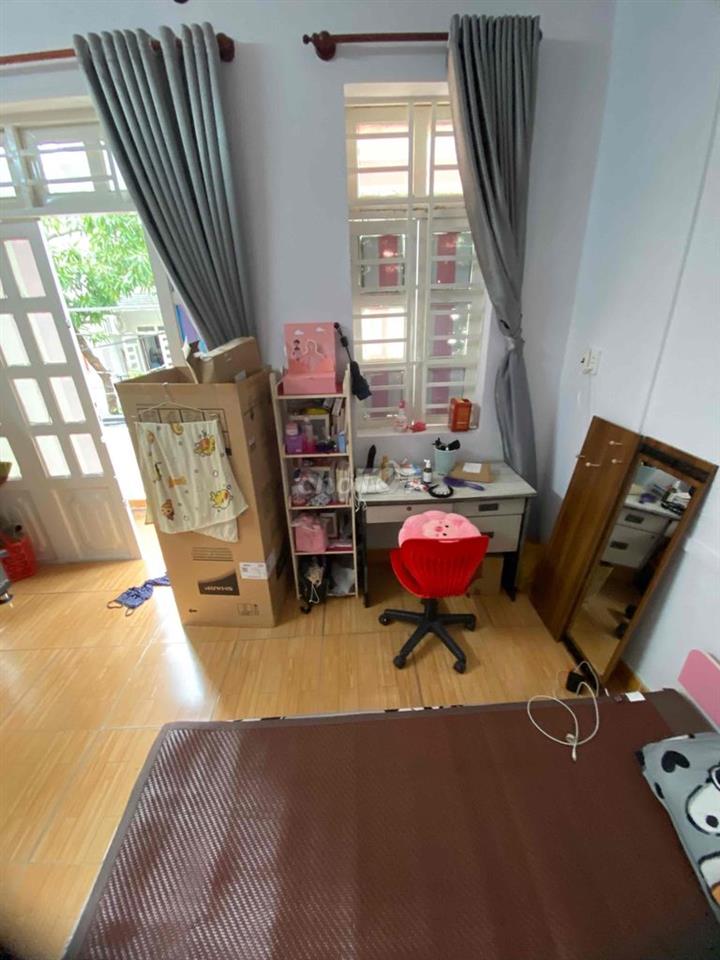 Nữ cần bạn nữ ở ghép